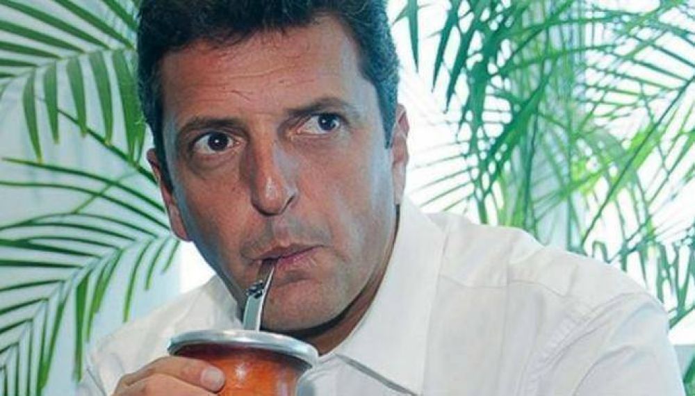 Massa fue recibido por la colonia art�stica en Carlos Paz
