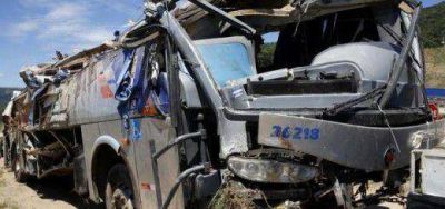 Un micro que viajaba de Posadas a Florian�polis volc� y dej� nueve muertos