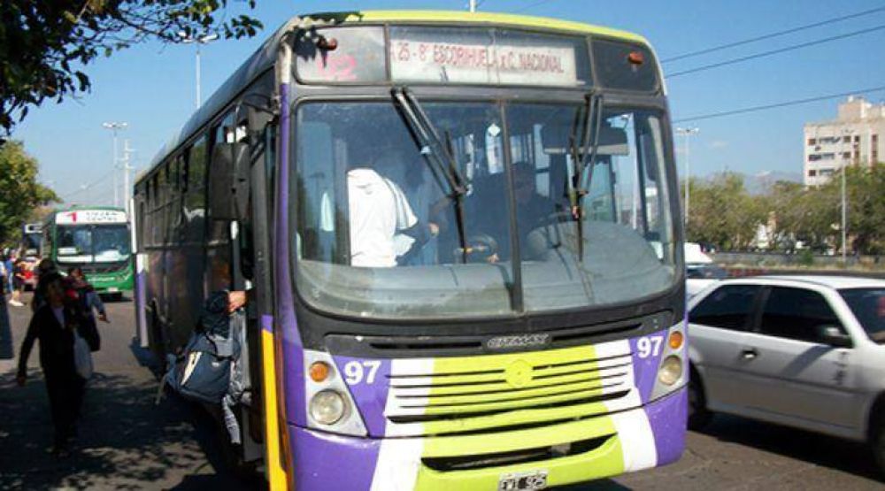 Rige el desv�o de transporte p�blico en calle Alem