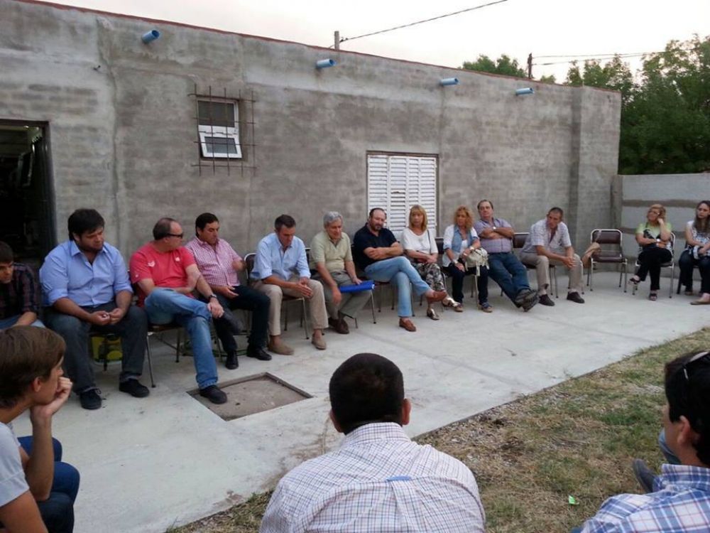 El Comit� Provincia de la UCR sesion� en Macach�n, despu�s de la fuga de Josefina D�az