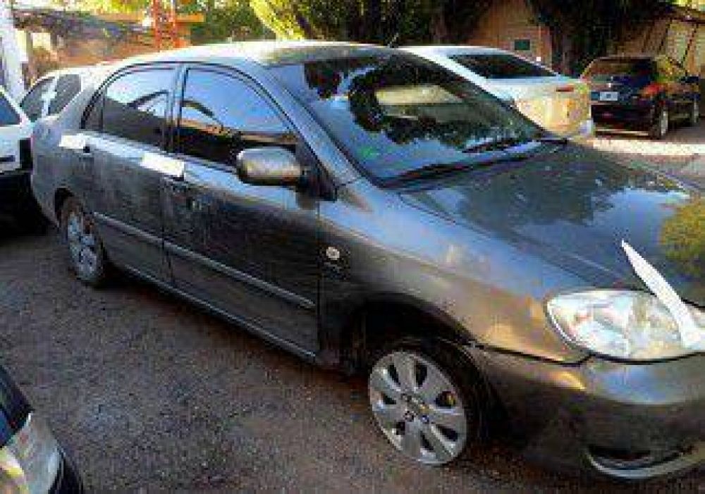 Lo detienen tras robar un auto a punta de cuchillo 
