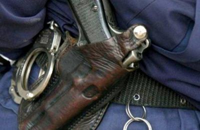 Polic�a despechado : La pesc� con su amante y lo bale�