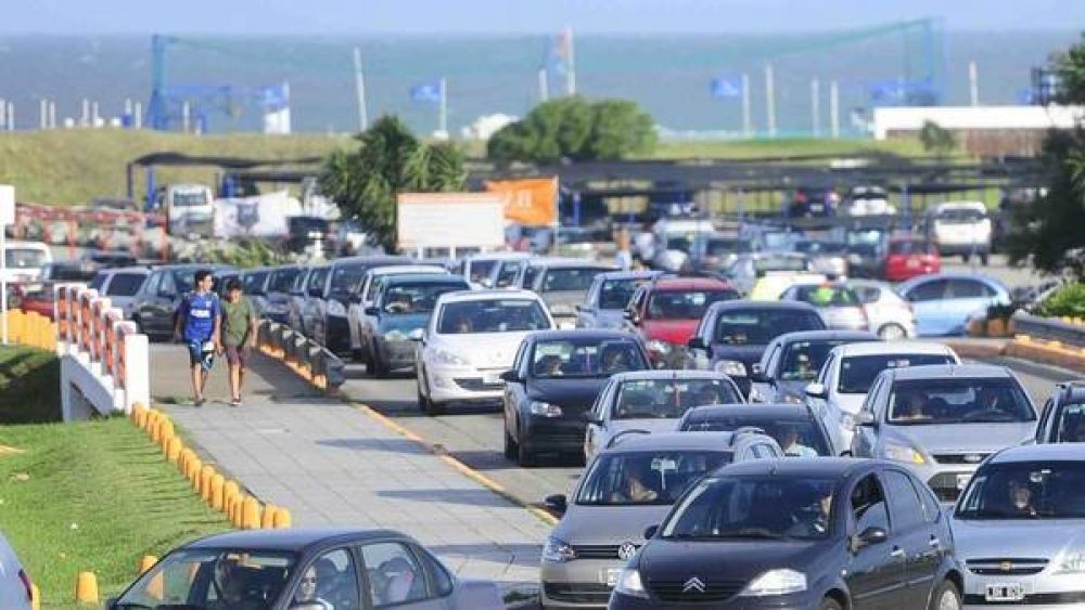 Estr�s en vacaciones: en Mar del Plata el tr�nsito es un caos y estacionar, una odisea