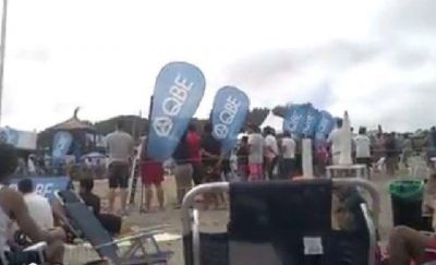 Otra de los que se creen �due�os� de la playa: ahora, en La Caseta