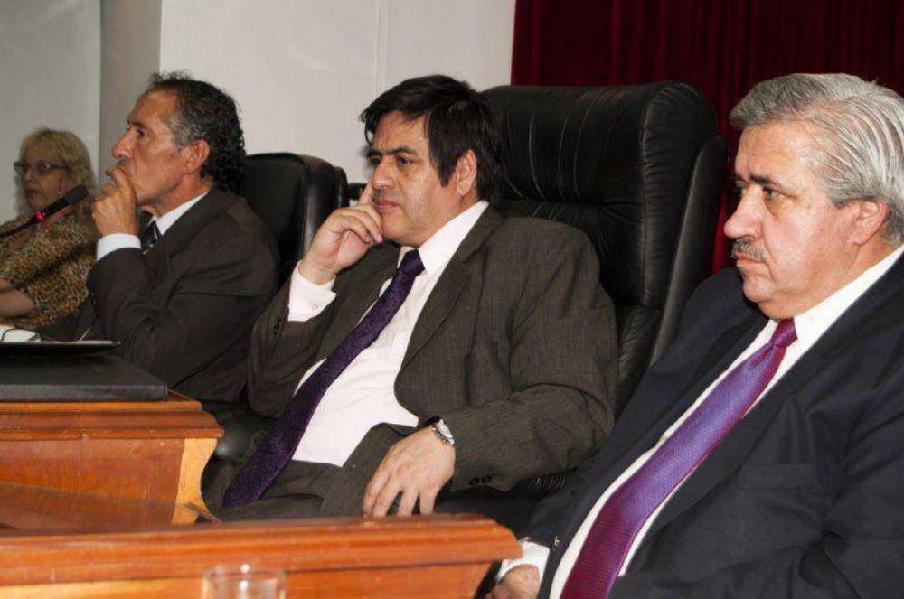 Legislativos buscan respuestas por la baja de los contratos