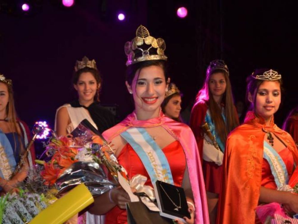 Bel�n Valenzuela es la nueva Reina Nacional de la Fruta Fina