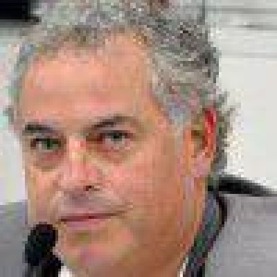 Dom�nguez carg� contra el defensor del Pueblo