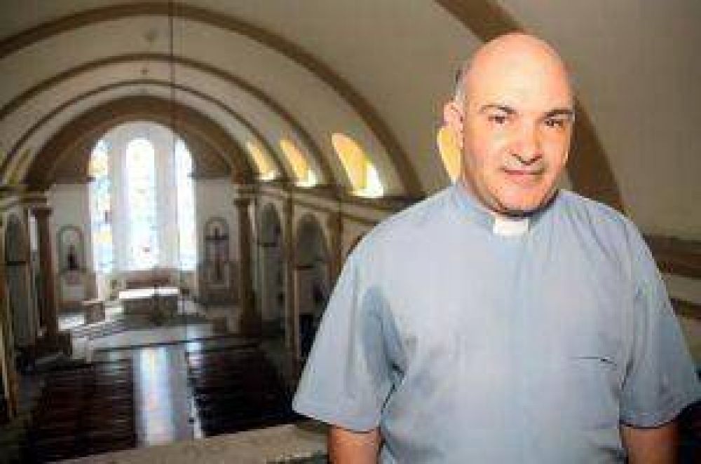 El párroco José Luis Puñal celebra 25 años como cura