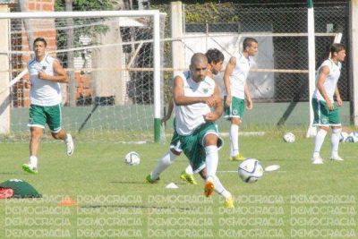 Sarmiento cerr� ayer la primera semana de pretemporada y se espera por los refuerzos