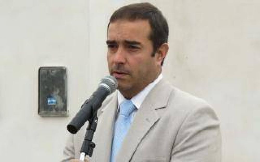 Pu�n: Denuncian que Intendente Castelli no pag� sueldos a estatales