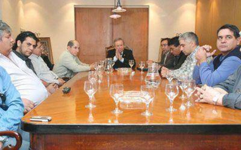 Gobierno y gremios forman un frente com�n para reclamar a las operadoras