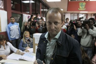 Un d�a despu�s del acuerdo Massa-De Narvaez, Insaurralde se muestra distante y dice que fue leal a CFK
