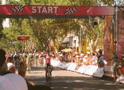 Hannah Barnes gan� la segunda etapa del Tour Femenino