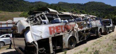 El �mnibus que desbarranc� en Santa Catarina no ten�a autorizaci�n para circular e iba a 120 kil�metros por hora