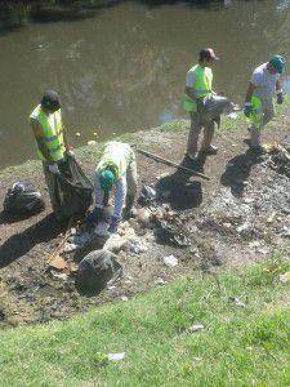 Lomas: refuerzan la erradicaci�n de basurales por el calor intenso