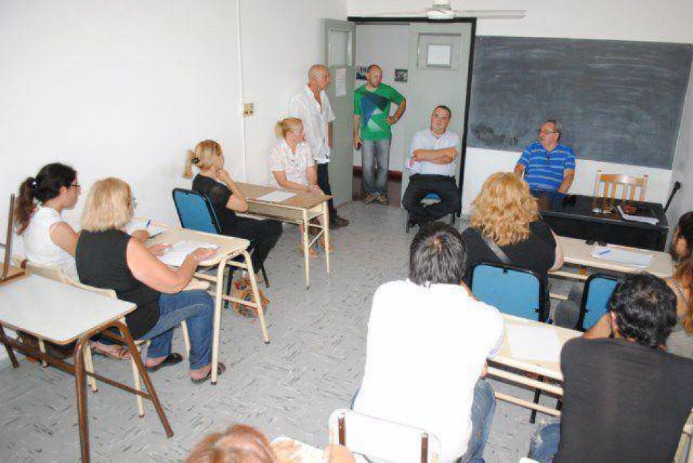 Se realiz� la primera clase de la escuela de marroquiner�a �Don Pedro Alberto Carossi� en el CITEP.