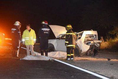 Empujaban un auto y fueron arrollados desde atr�s por otro veh�culo: 3 muertos en la ruta 35
