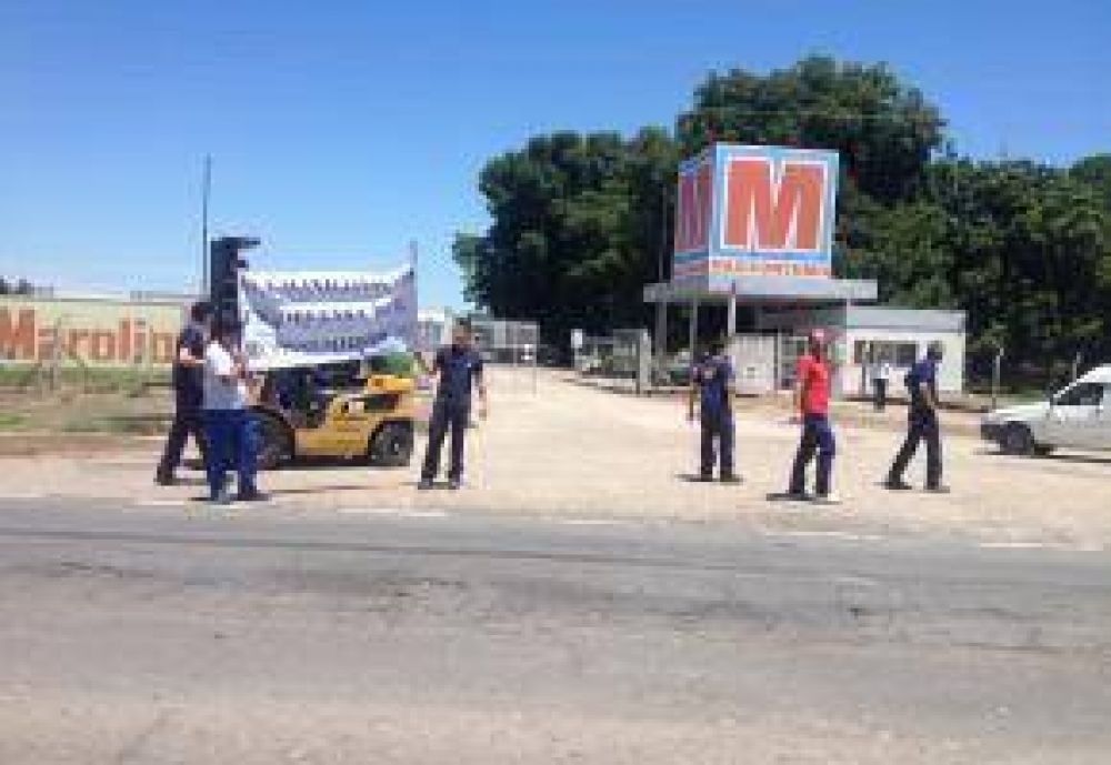 Maxiconsumo: Protestan los trabajadores en la Ruta 1001 por la posicin de Molinos