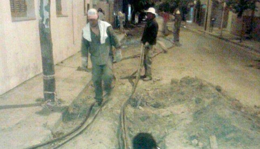 Contin�an los trabajos en el centro para mejorar el servicio el�ctrico