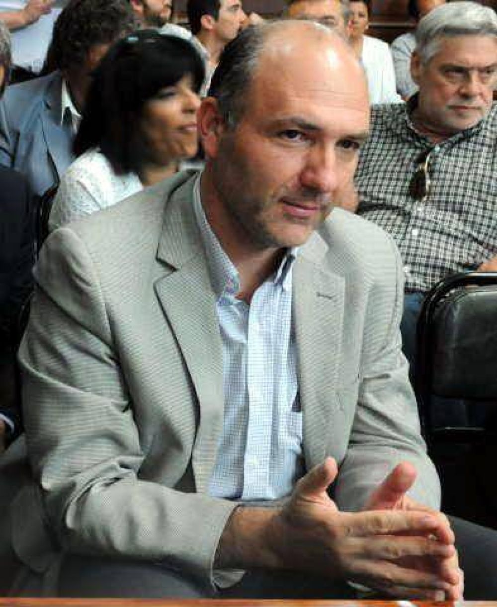 Carmona dijo que la Rosada no avala el desdoblamiento
