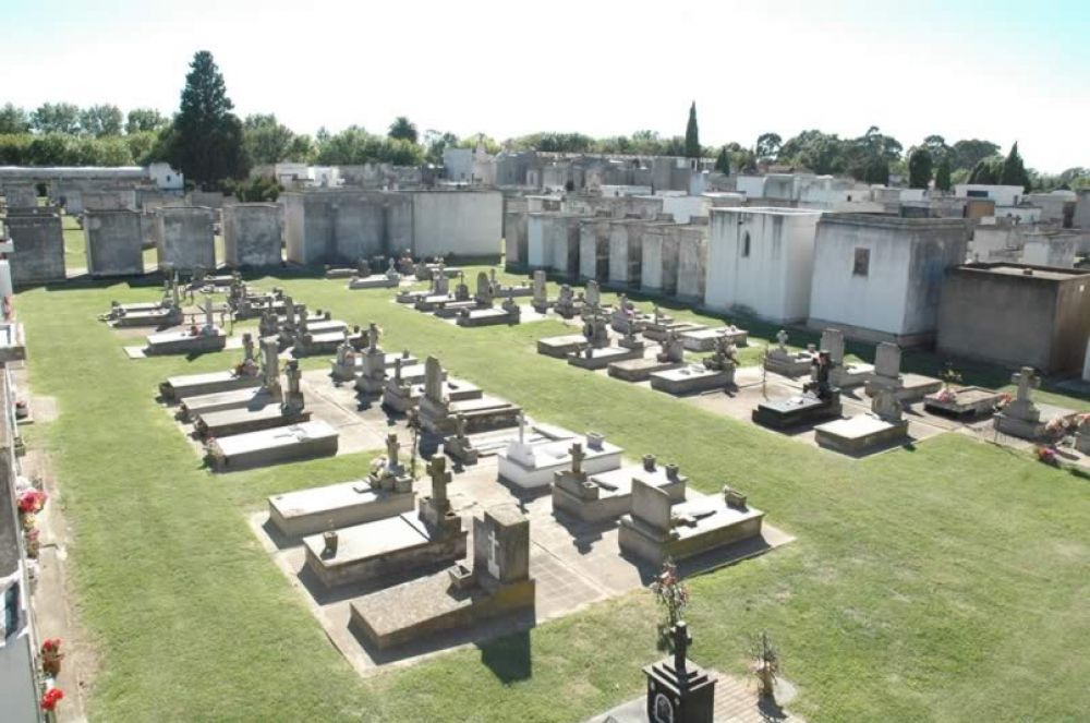 Quejas por el funcionamiento del cementerio