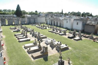 Quejas por el funcionamiento del cementerio