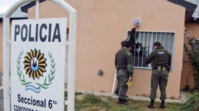 Sorprenden a cuatro j�venes en pleno robo golpeando al due�o de la vivienda