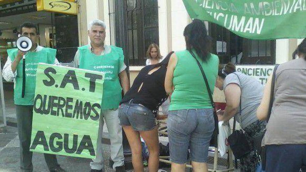 En la peatonal pidieron por agua
