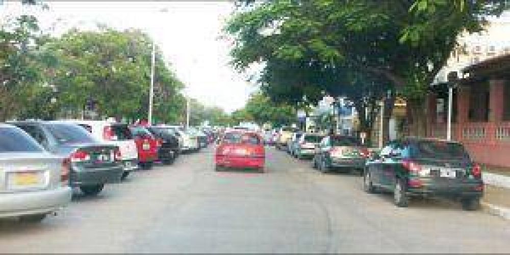 Tr�nsito: funcionarios se �adue�an� de lugares para estacionar violando la Ley