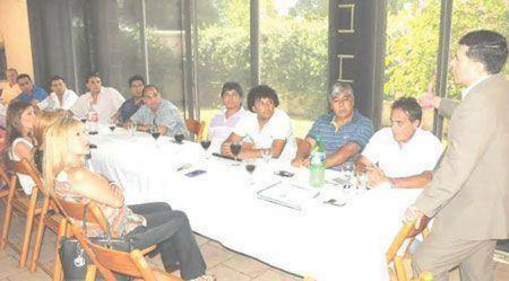Casas recibi� el apoyo de la Federaci�n de Centros Vecinales