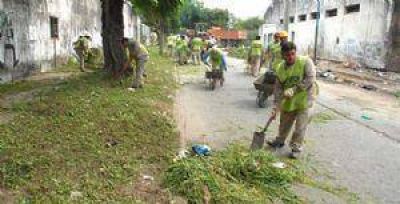 Limpian espacios p�blicos de la capital tucumana