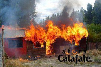 Incendio devast� una vivienda del barrio Plumas Verdes