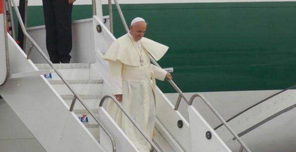 Francisco lleg a Sri Lanka, que recibe a un Papa despus de 20 aos