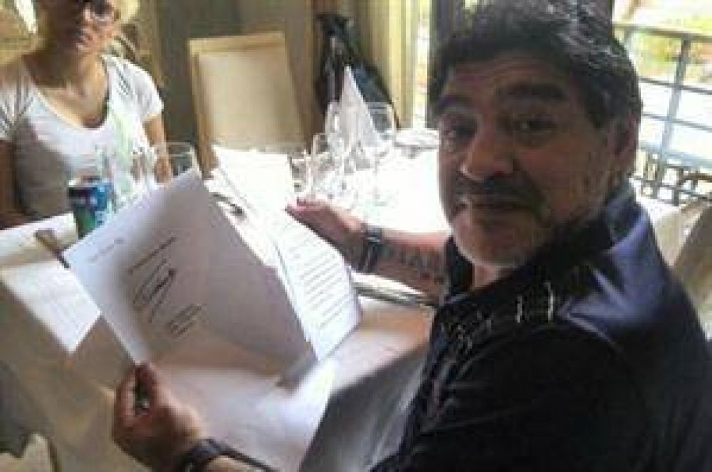 Fidel busca despejar los rumores con una carta a Maradona