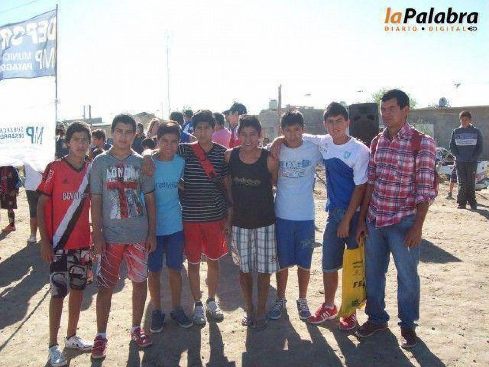 Amplia participacin en el torneo de ftbol infanto- juvenil en Villalonga