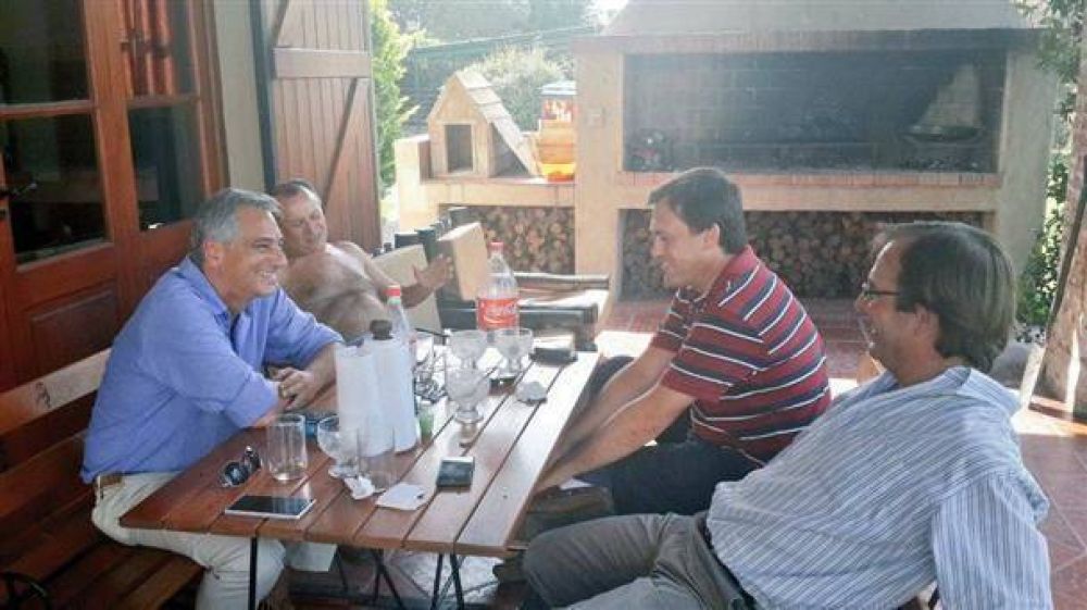 �UNEN no puede resolver c�mo hacer un acto, estas cosas no le pasan al Frente Renovador�