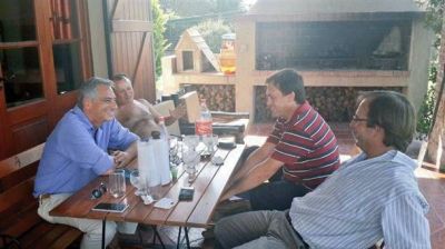 �UNEN no puede resolver c�mo hacer un acto, estas cosas no le pasan al Frente Renovador�