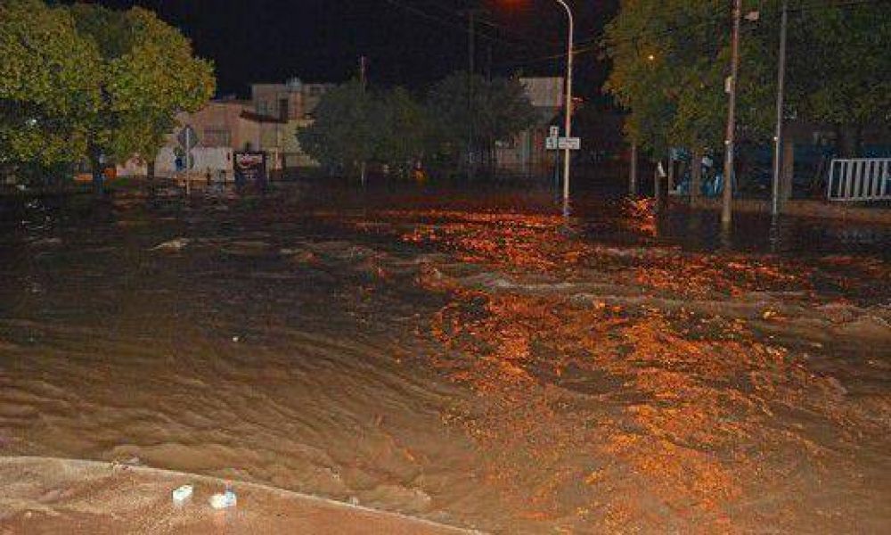Tras la tormenta declaran emergencia en zonas afectadas y quedan 70 evacuados