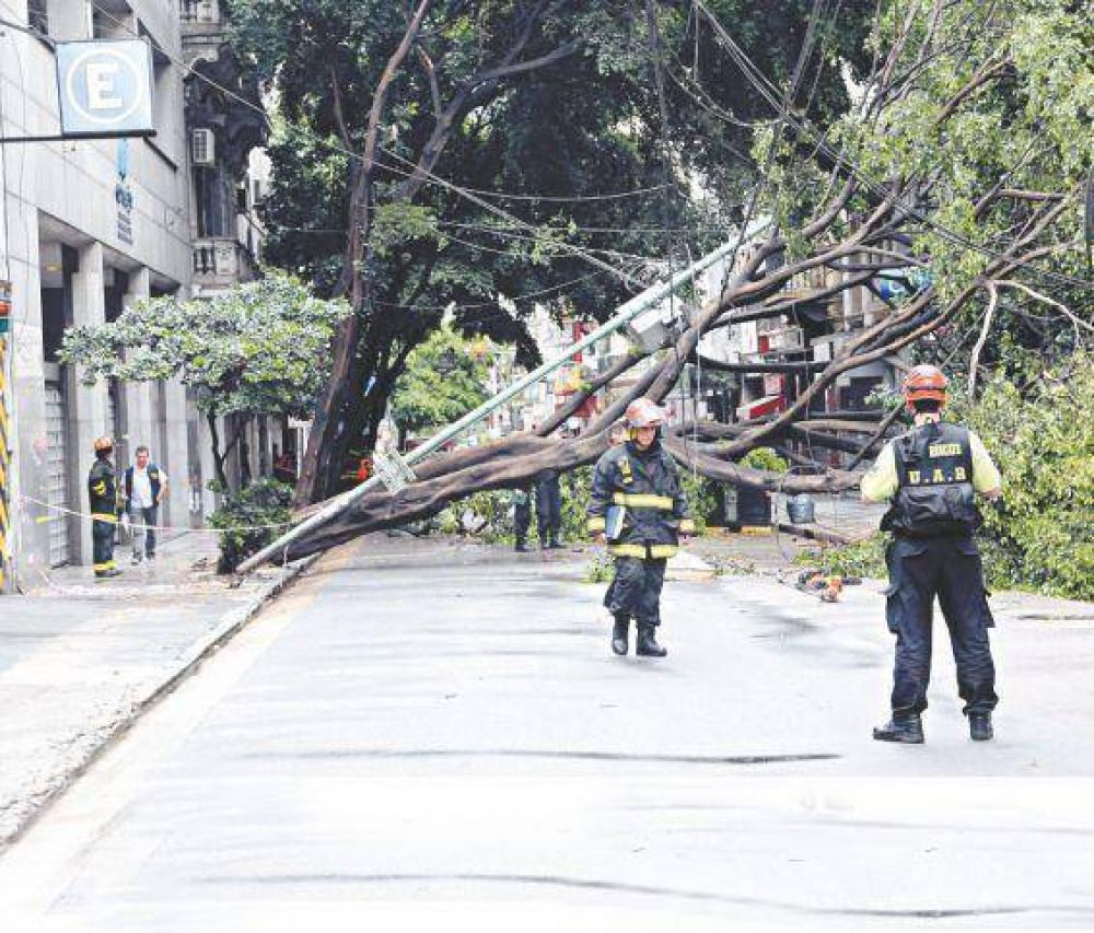 Tras el calor, la tormenta trajo alivio pero la Ciudad la padeci�