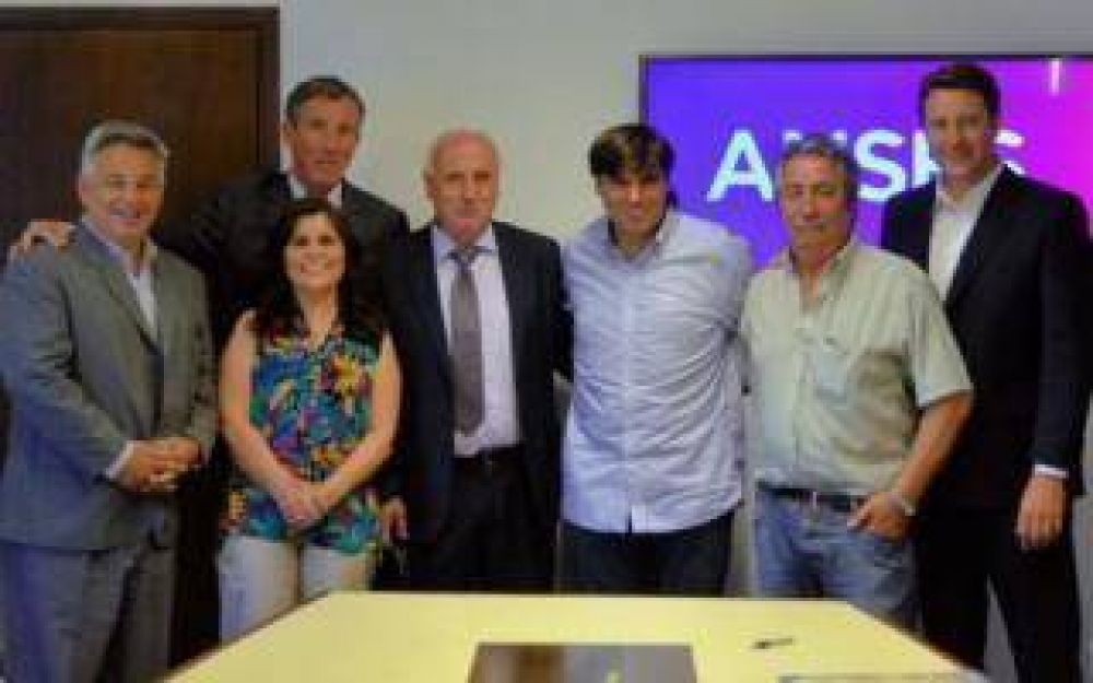 Bossio firm� acuerdos de viviendas con intendentes bonaerenses