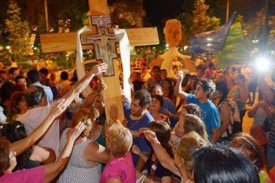 La Cruz Misionera renueva la esperanza en el coraz�n de j�venes santiague�os