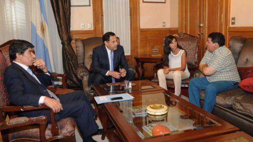 Garantizan el pago salarial y el bono a empleados municipales