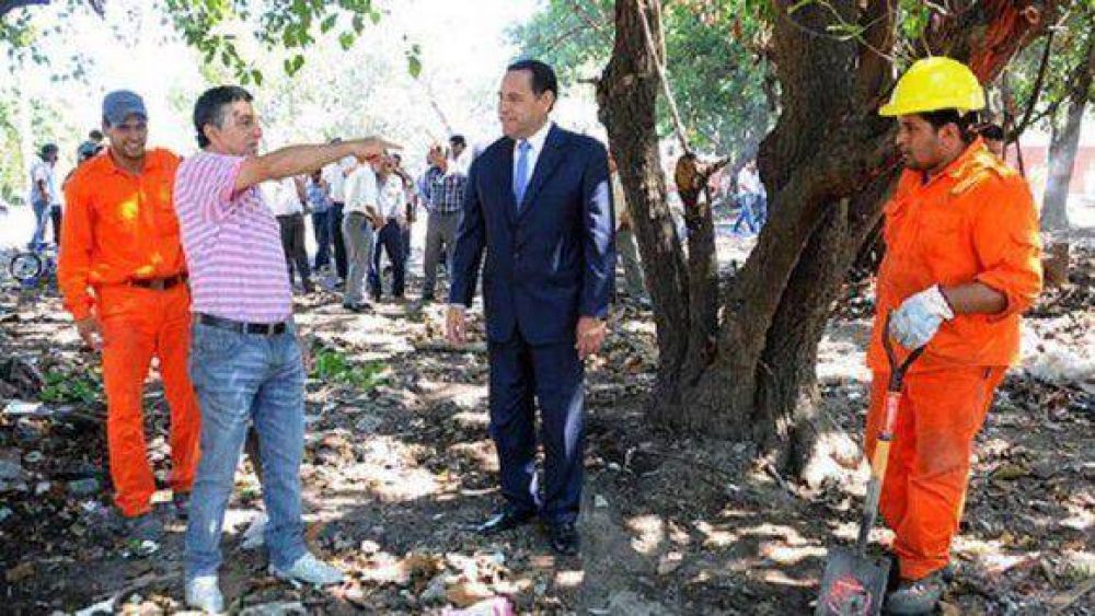 Contin�a el operativo de limpieza en el ex predio de Villa Piol�n