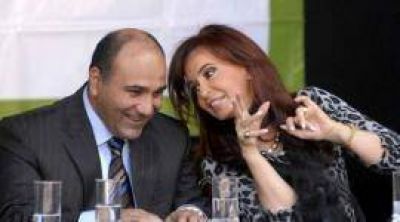 El multimillonario Manzur ya tiene 28 propiedades y la pas� a Cristina