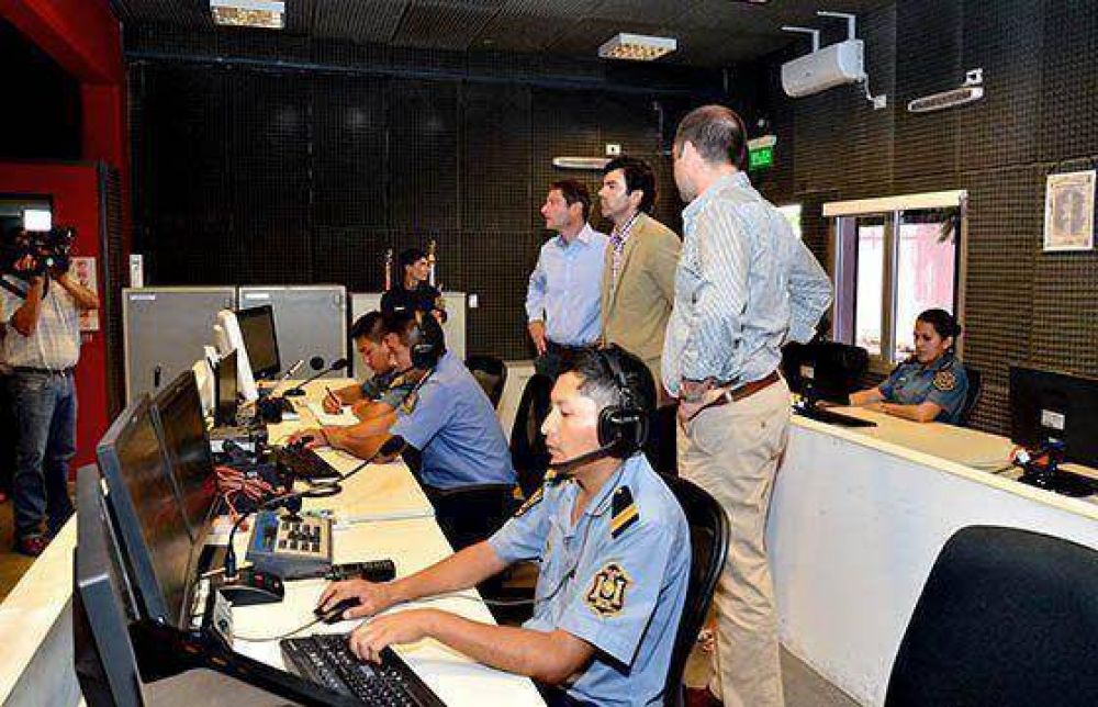 Urtubey recorri� las instalaciones del 9-1-1 y destac� el �xito del sistema de emergencias