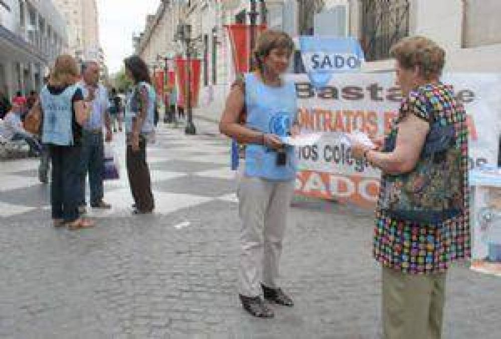 Docentes privados reclaman que no cobraron diciembre