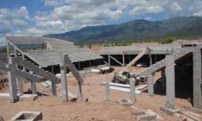 Lleg� el techo del �superdomo� y ya preparan su armando