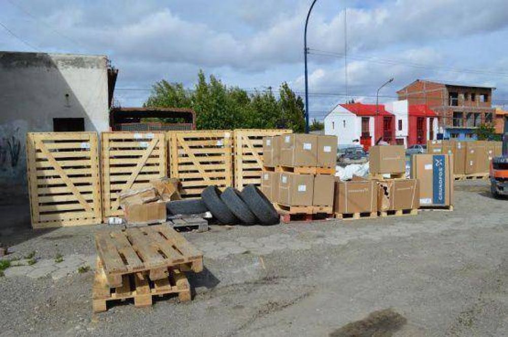 Contin�an llegando materiales para la Localidad de Caleta Olivia