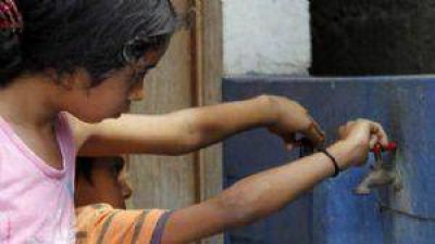 OSSE y el municipio de Albard�n prometieron solucionar la falta de agua en Las Tierritas