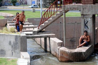 En el Gran Mendoza no hay sitios p�blicos para nadar